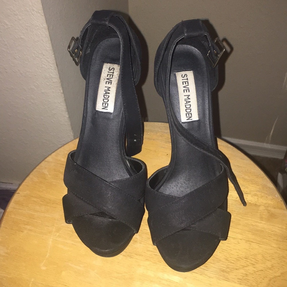 Steve Madden Black wedges